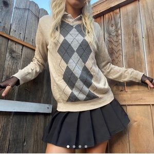 SOLD tan/black 🖤 argyle sweater